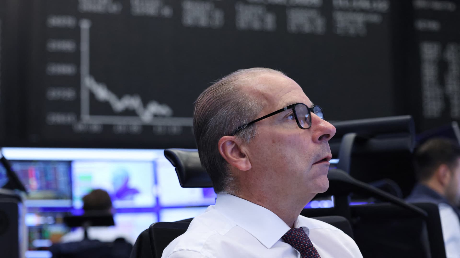 FTSE 100, Stoxx 600, Trump shifts on Ukraine