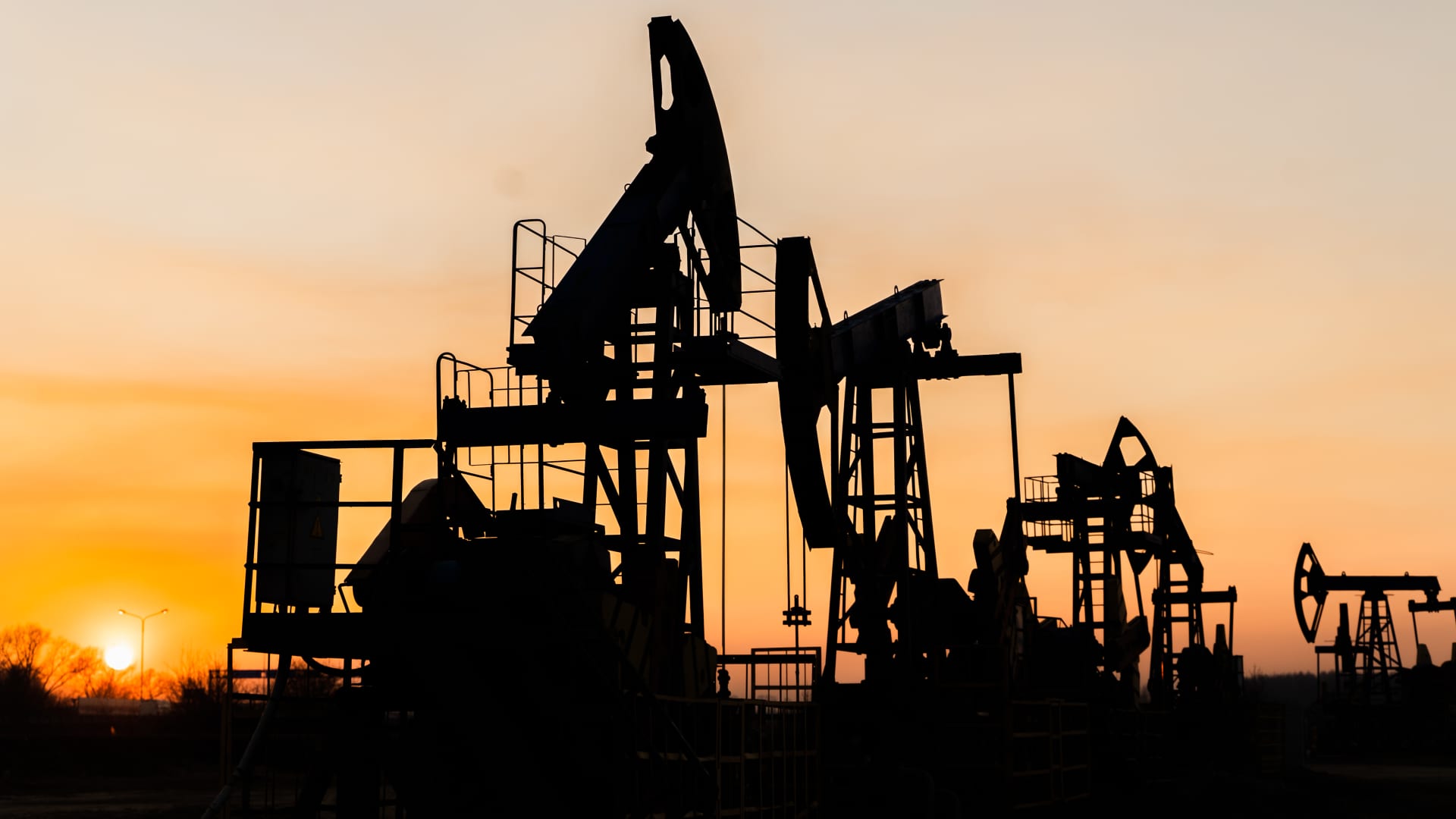 Oil gains on Ukraine drone attacks cutting Russian supply