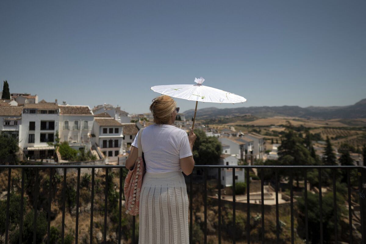 Europe Set for Warm September Before Start of Heating Season