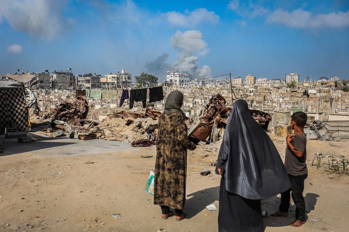 Israeli Troops Reach Heart of Gaza City, Near Al-Shifa Hospital