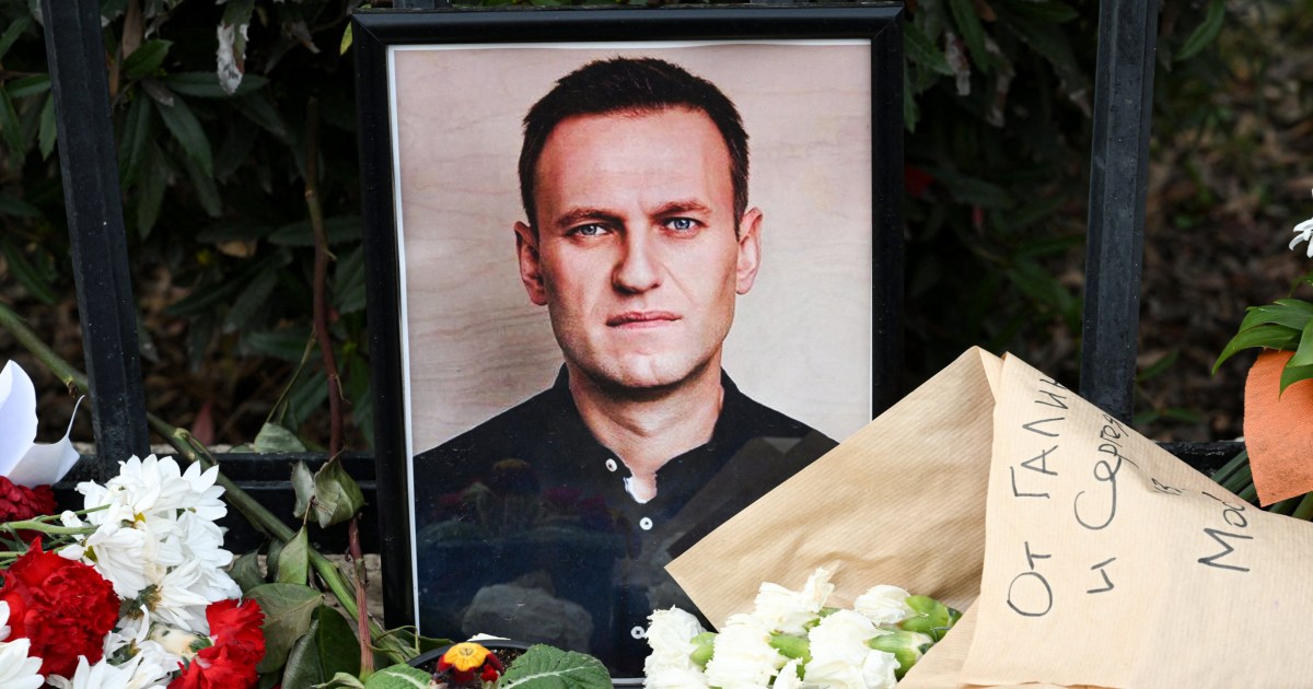 Lab tests show Russian opposition leader was poisoned, his wife says