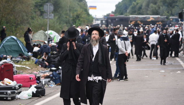 Almost 8,000 Hasidim arrive in Uman