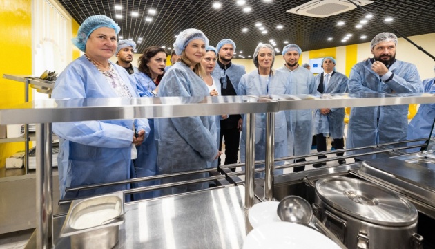 Zelenska, Metsola visit school cafeteria in Kyiv region renovated under Ukraine Facility