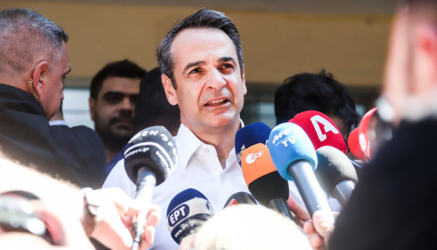 Ukraine must be at peace talks, borders cannot be redrawn by force