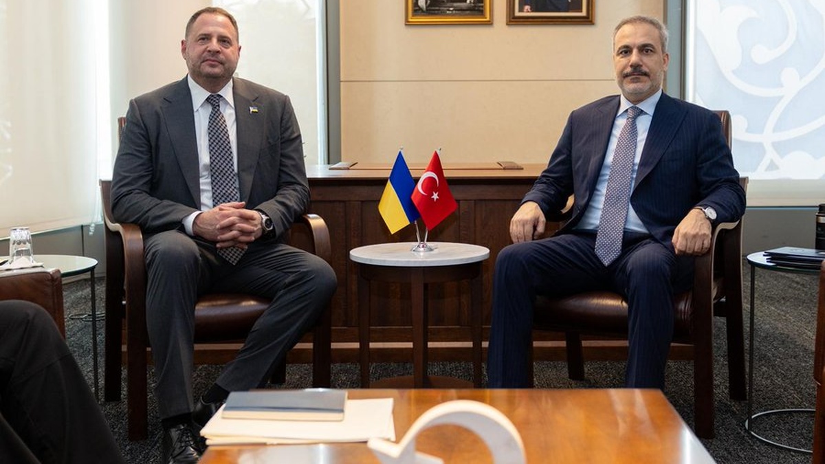 Turkish FM holds meeting with Yermak in New York