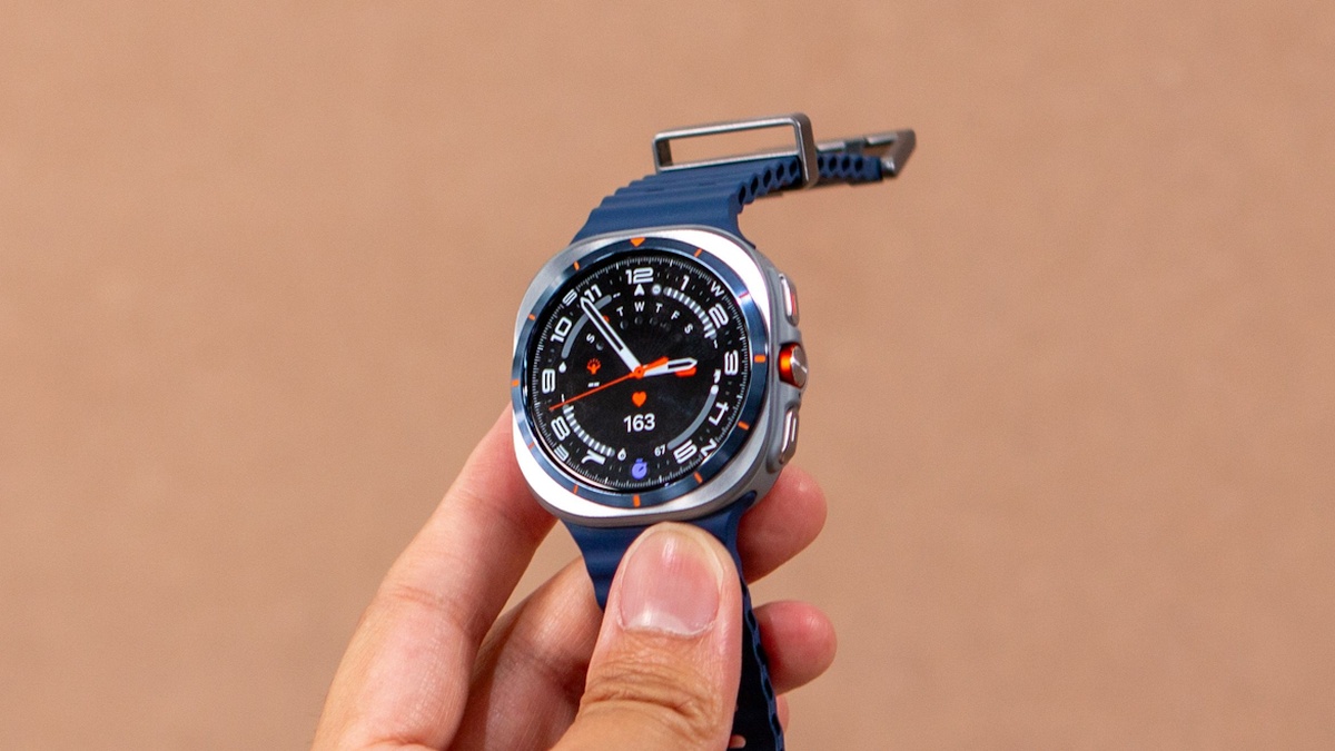 Samsung Galaxy Watch Ultra through the eyes of experts Hello: features that really impress