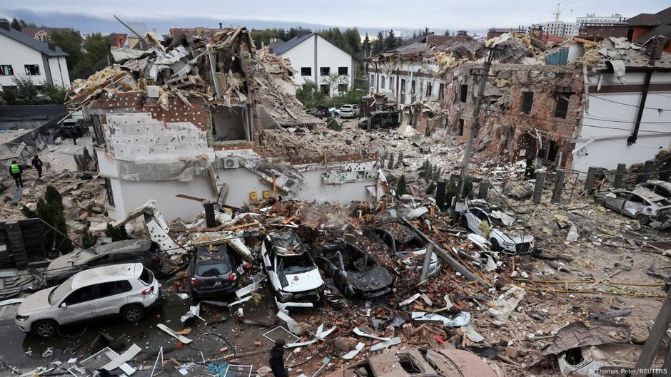 Four die in air assault on Kyiv – DW – 09/28/2025