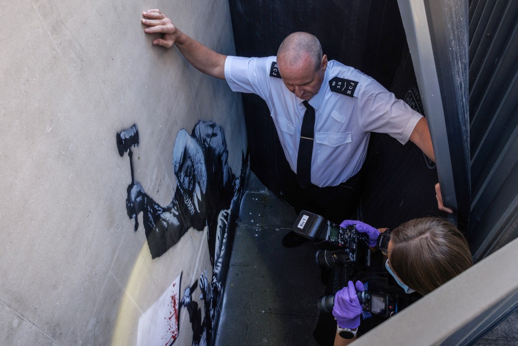 New Banksy Work at London’s Royal Courts Immediately Covered Up