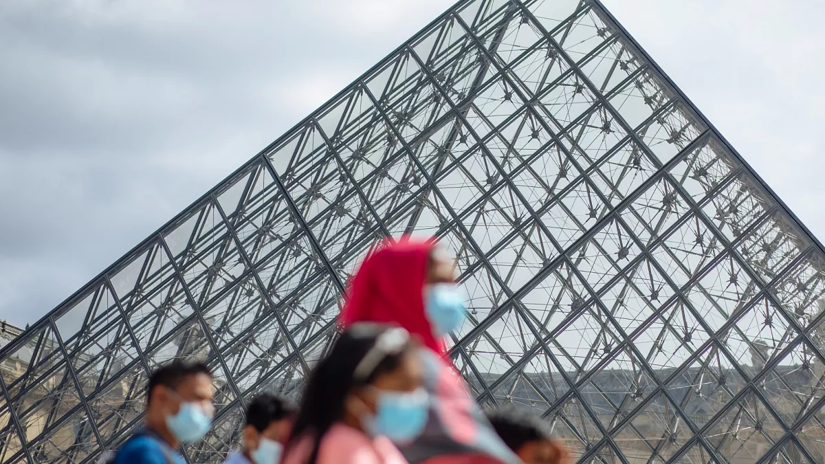 Video. Louvre remains closed after daring daylight robbery shocks Paris
