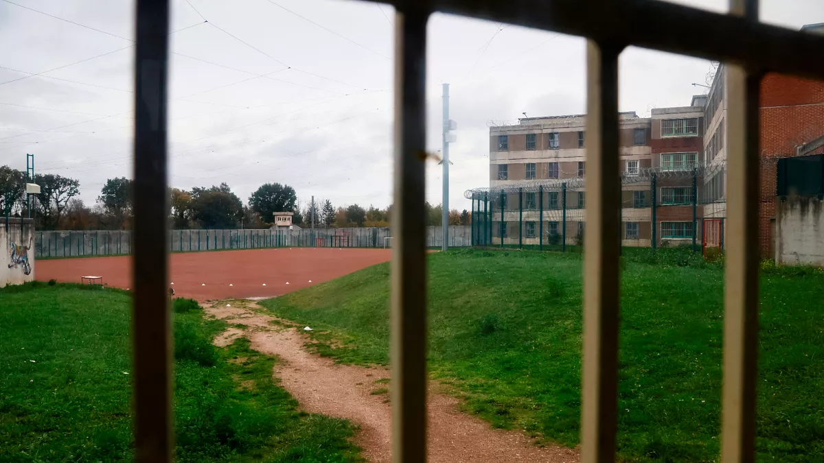 Video. Storm wreaks havoc in Paris suburbs, leaving trail of destruction