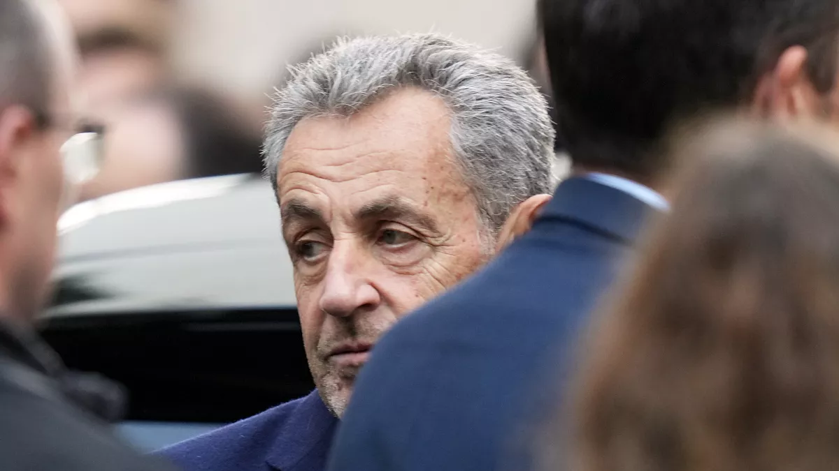 How were inmates able to film Nicolas Sarkozy’s cell, given mobile phones are banned in prisons?