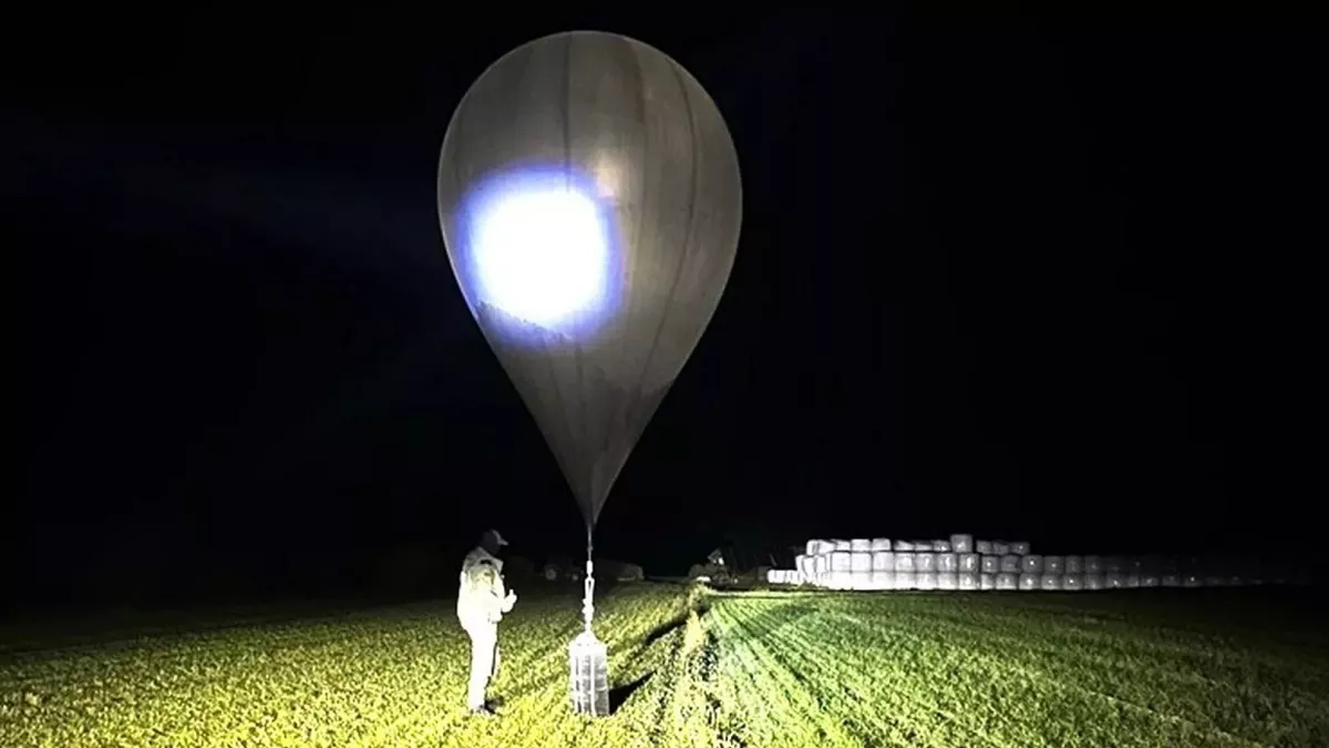 Balloons carrying smuggled cigarettes closed Lithuania’s main airport for hours
