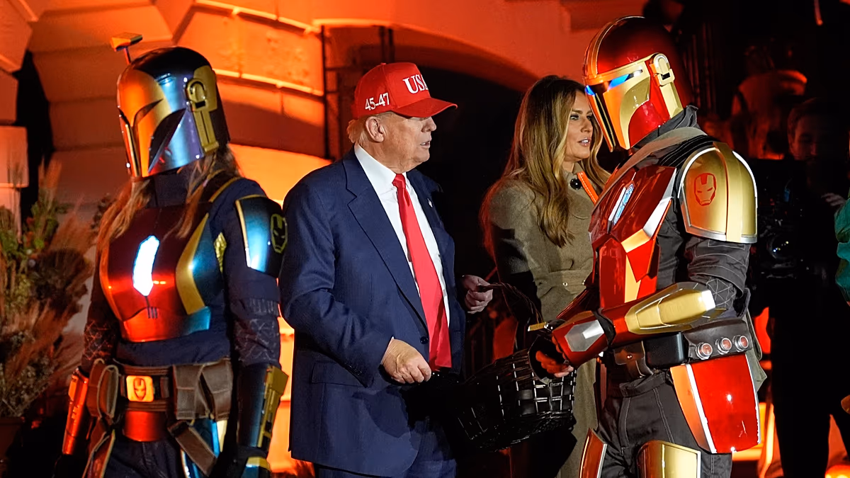 Video. Trump and first lady give candy at White House Halloween celebration