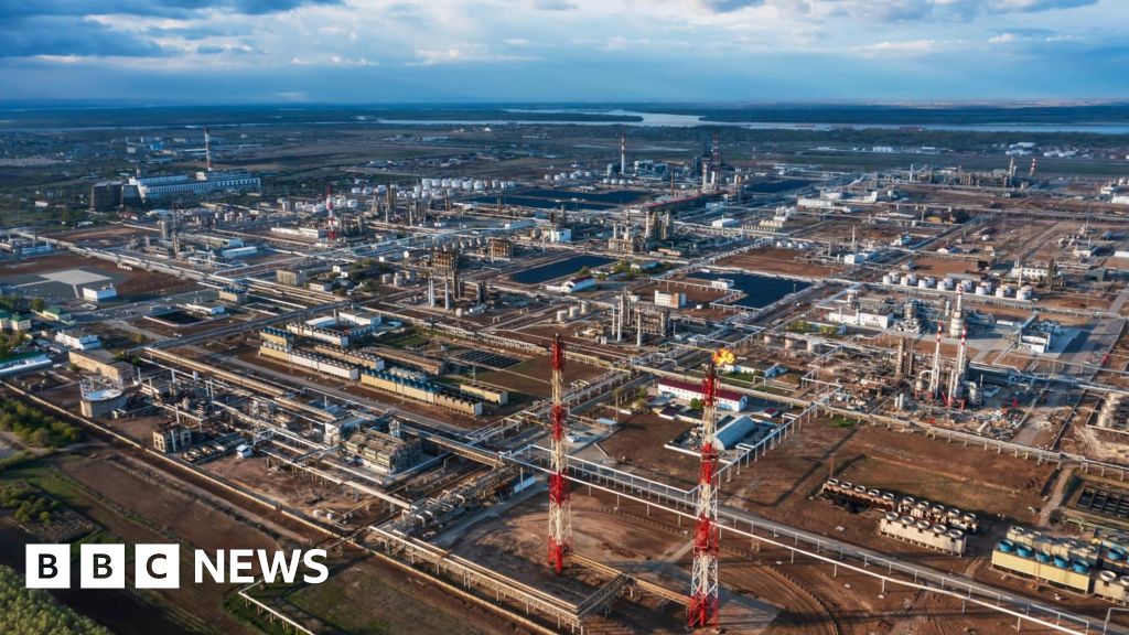 What do US sanctions against Russian oil companies mean for the war in Ukraine?