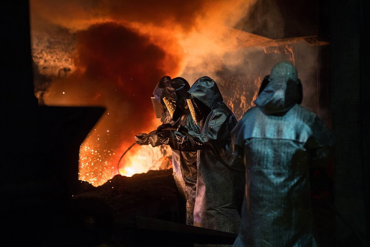 EU Fights Against China, US Threat to Industries
