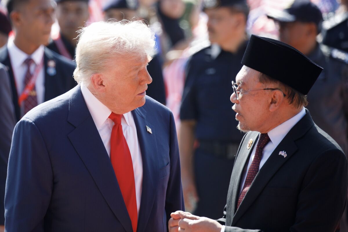 Trump Signs Malaysia Trade Deal With PM Anwar During Asean Summit