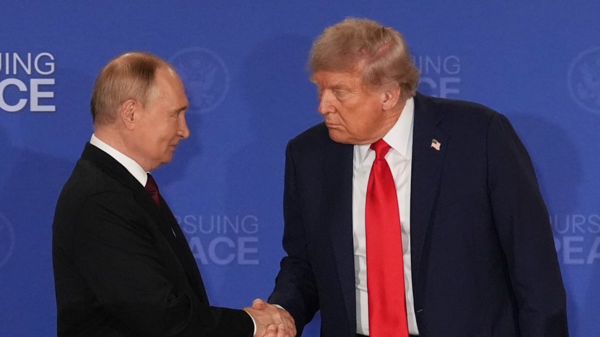 Russians and Ukrainians expect no major breakthrough at planned Trump-Putin summit