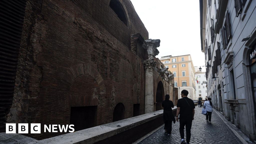 Japanese tourist falls to death at Pantheon in Rome
