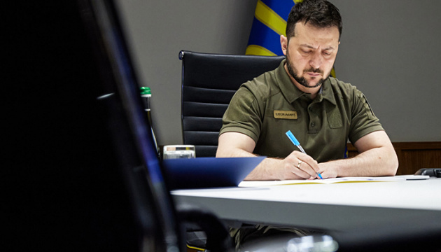 Zelensky awards and confers honorary titles on several military units