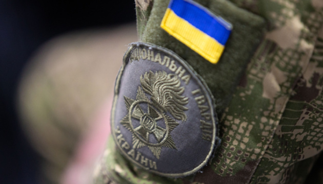 Ukrainian National Guardsmen capture two Russian soldiers on Pokrovsk front