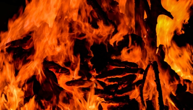 At least five fuel tanks burn down at oil depot in Hvardiiske