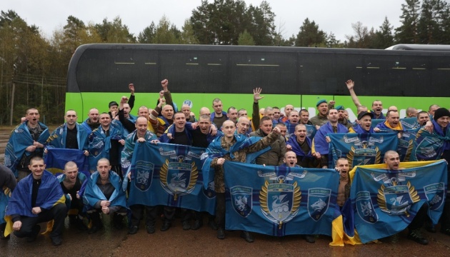 185 Ukrainian soldiers, 20 civilians return home