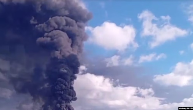Tourists flee Feodosia en masse due to fire at oil depot