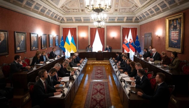 Ukraine, Slovakia sign several bilateral agreements