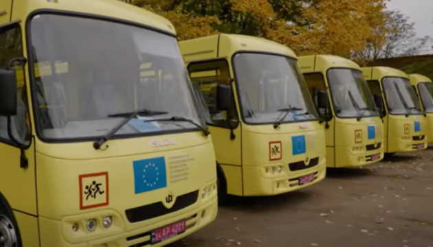 Communities in Sumy region receive new school buses for remote villages