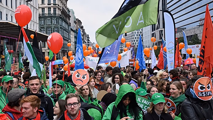 Travel disrupted across Belgium as general strike against proposed public spending cuts continues