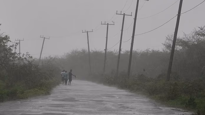 Watch: Streets flood in Kingston as Hurricane Melissa slams Jamaica