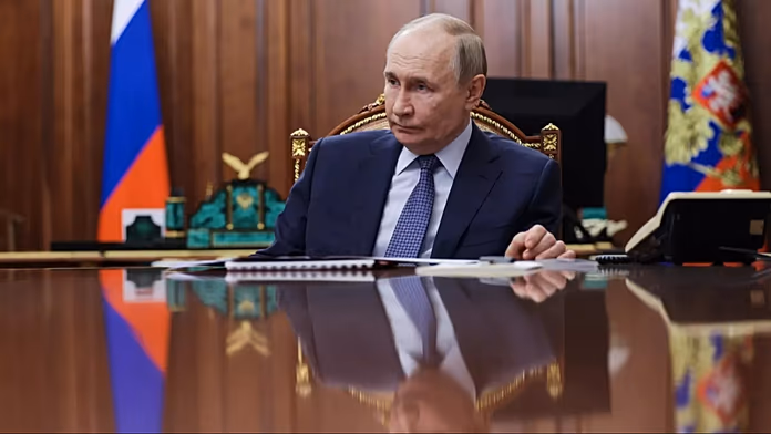 Will Russia back down under EU and US sanctions?