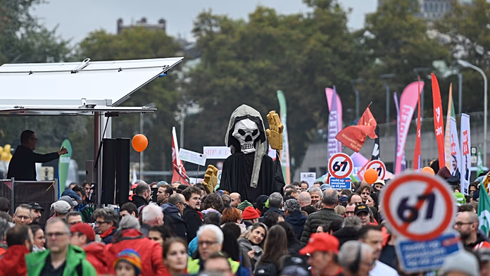 Tens of thousands join national strike in Belgium over welfare cuts