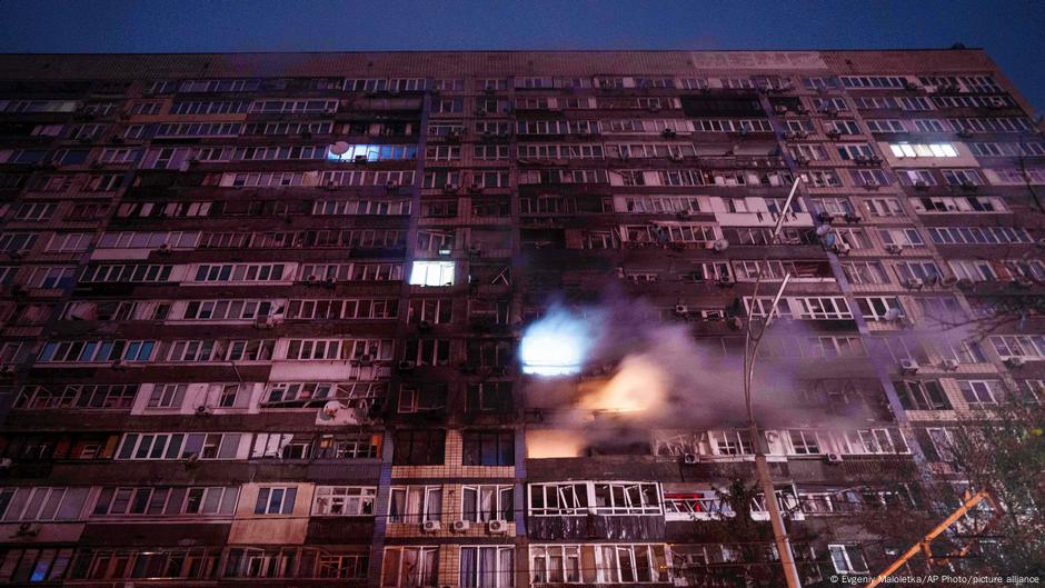 Russia launches ‘massive attack’ on Kyiv – DW – 10/10/2025