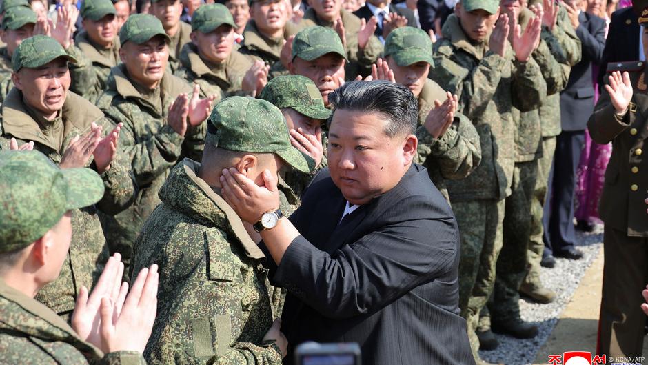 North Korea builds memorial for troops killed in Ukraine war – DW – 10/24/2025