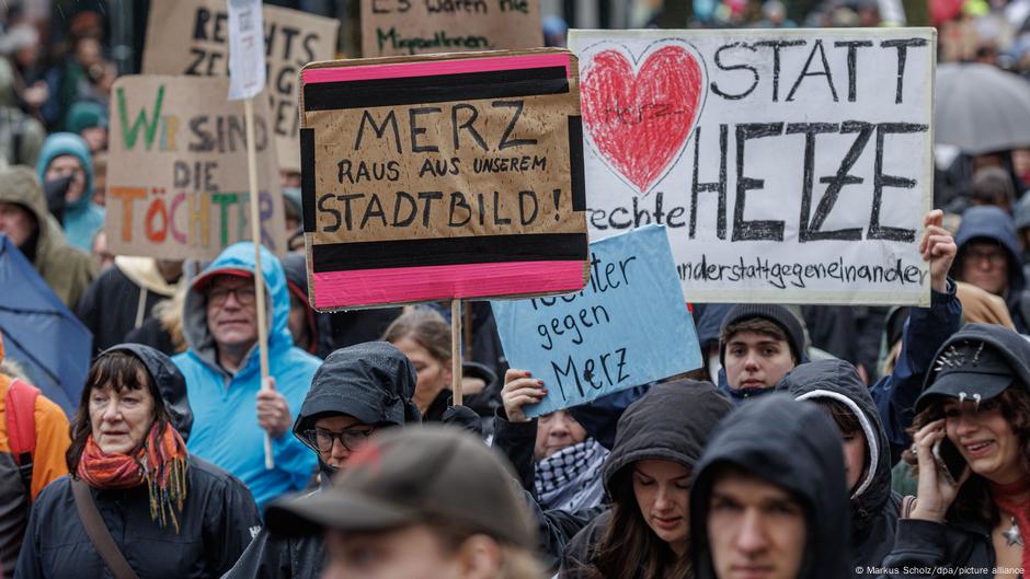 Protests against Merz’s migration comments – DW – 10/25/2025