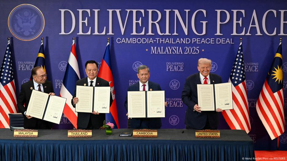 Trump witnesses Thai-Cambodian ceasefire signing – DW – 10/26/2025