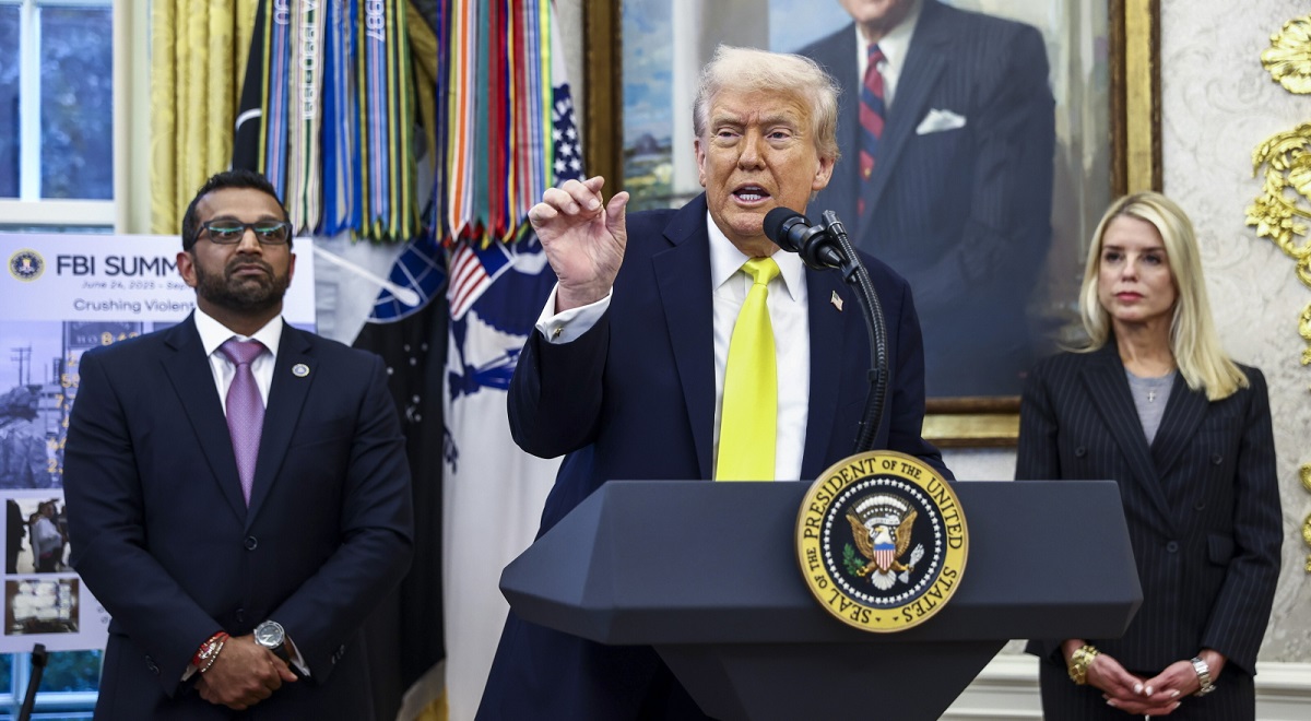 Ukraine wants to launch offensive, Trump says ahead of Zelenskiy talks that may center on Tomahawks