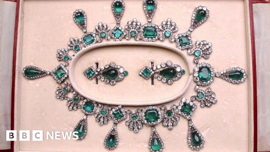 ‘Priceless’ jewels stolen in raid on Louvre Museum in Paris