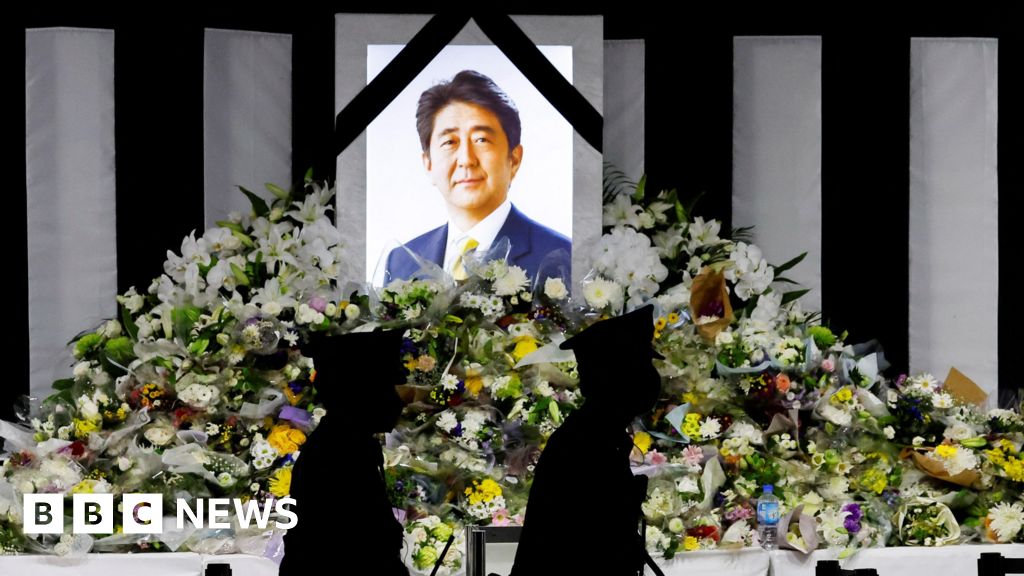 Man pleads guilty to killing Japan’s former prime minister