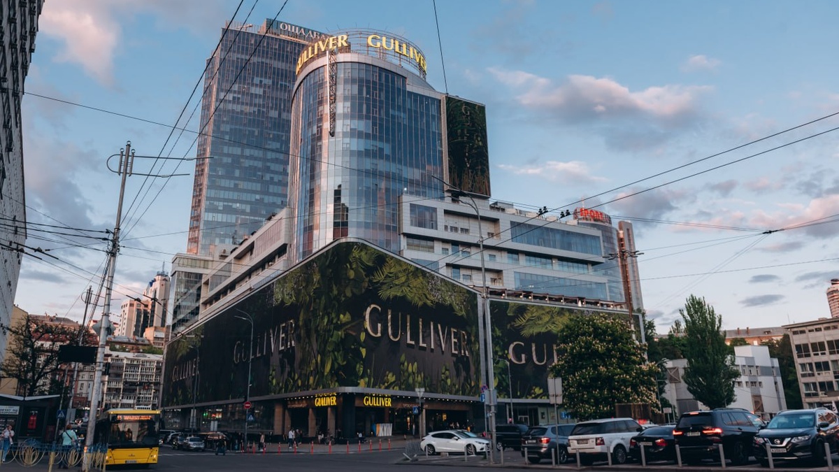 Oschadbank, Ukreximbank temporarily close Gulliver retail and office complex, accuse former owner