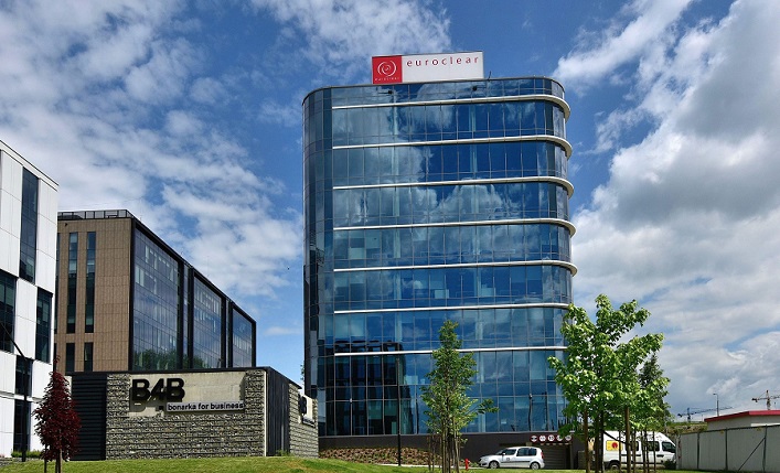 Euroclear’s income from frozen Russian assets has declined by 25%, and ongoing discussions focus on how these funds are used.