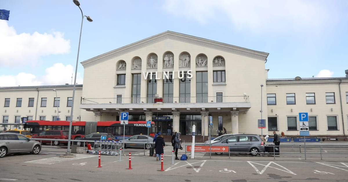 Helium balloons carrying smuggled cigarettes shut down Lithuania’s main airport – POLITICO
