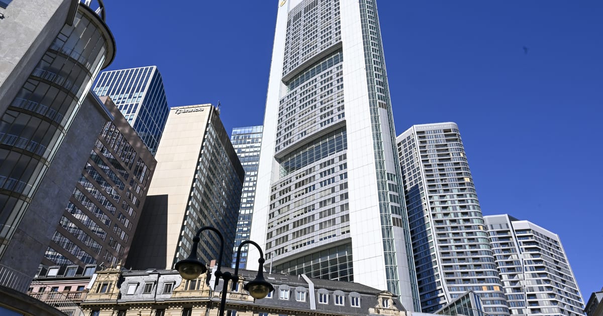 ECB keeps interest rates unchanged as economy withstands trade shock – POLITICO