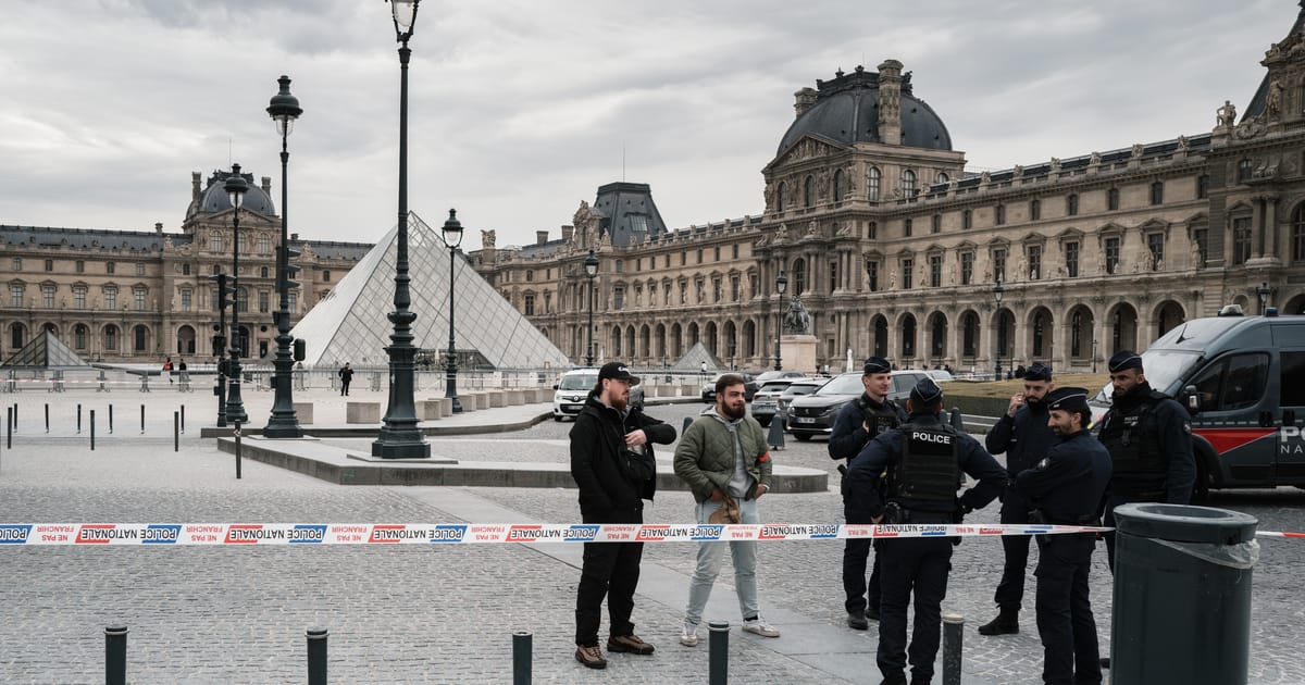 Far right hits Macron’s government for Louvre heist as blame game begins – POLITICO