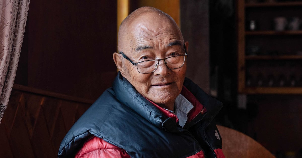 Last Member of First Team to Conquer Mount Everest Dies
