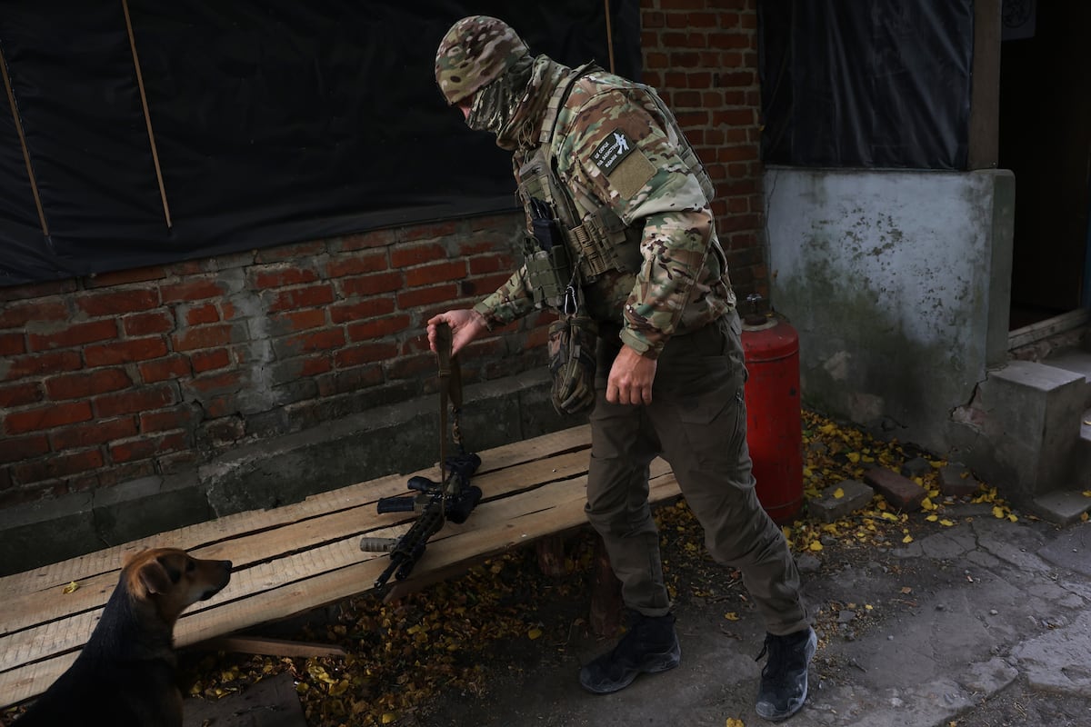 Underground siege of a key square in eastern Ukraine | International
