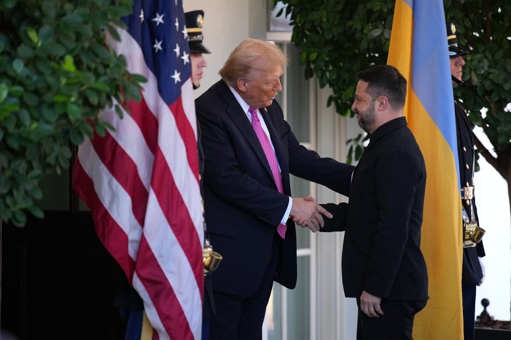 Trump, Zelensky Discuss Potential Tomahawk Sale to Ukraine