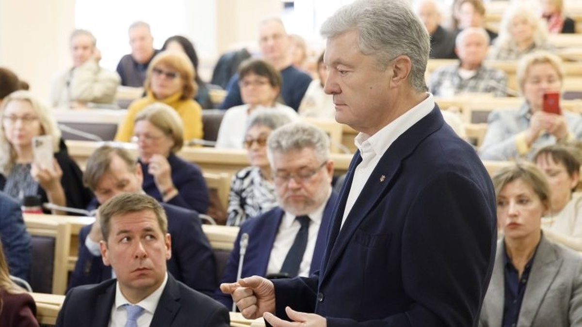 Different versions of sanctions documents against Poroshenko published on presidential, NSDC websites, indicating falsification – attorney