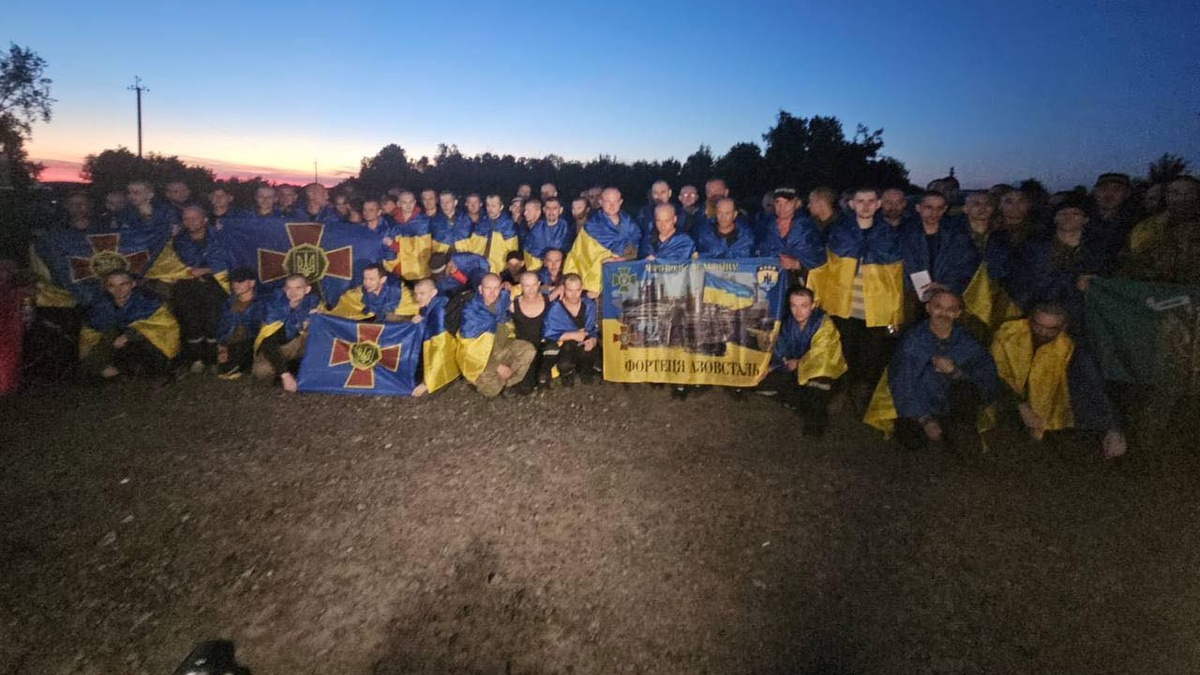 President signs law on payments of UAH 50,000 to defenders released from captivity